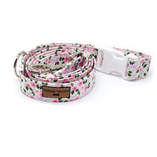 Cargar imagen en el visor de la galería, Collar + Arnés + Correa flores rosa &amp; musgo - Perros Unidos