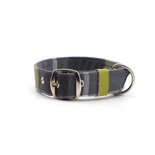 Cargar imagen en el visor de la galería, Collar escocés gris &amp; verde - Perros Unidos