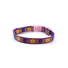 Cargar imagen en el visor de la galería, Collar gato bordado flores - Perros Unidos