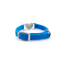 Cargar imagen en el visor de la galería, Collar gato corazón strass azul - Perros Unidos