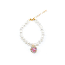 Cargar imagen en el visor de la galería, Collar gato perlas corazón rosado - Perros Unidos