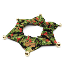 Cargar imagen en el visor de la galería, Collar navideño muérdagos - Perros Unidos