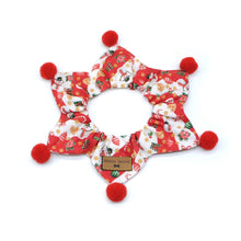 Cargar imagen en el visor de la galería, Collar navideño pompones franjas rojas - Perros Unidos