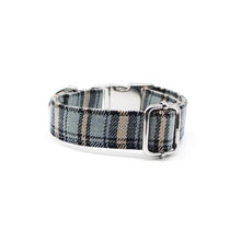 Cargar imagen en el visor de la galería, Collar perro broche escocés celeste - Perros Unidos