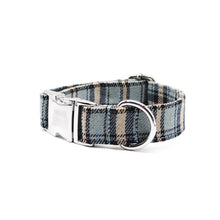 Cargar imagen en el visor de la galería, Collar perro broche escocés celeste - Perros Unidos