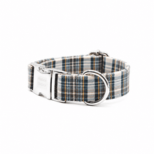 Cargar imagen en el visor de la galería, Collar perro broche escocés verde &amp; crema - Perros Unidos