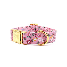 Cargar imagen en el visor de la galería, Collar perro broche flores palo rosa - Perros Unidos