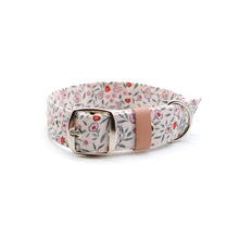 Cargar imagen en el visor de la galería, Collar perro crema floreado