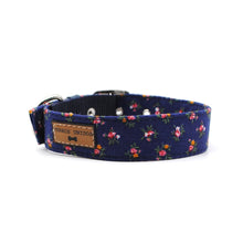 Cargar imagen en el visor de la galería, Collar perro flores azul marino - Perros Unidos