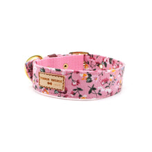 Cargar imagen en el visor de la galería, Collar perro flores palo rosa - Perros Unidos