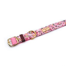 Cargar imagen en el visor de la galería, Collar perro flores palo rosa - Perros Unidos