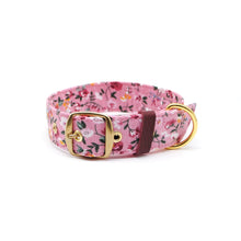 Cargar imagen en el visor de la galería, Collar perro flores palo rosa - Perros Unidos