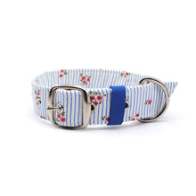 Cargar imagen en el visor de la galería, Collar rayas celeste flores - Perros Unidos