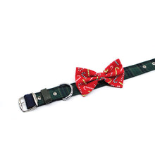 Cargar imagen en el visor de la galería, Humita roja bastones navidad - Perros Unidos