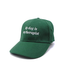 Cargar imagen en el visor de la galería, Jockey verde My dog is my therapist - Perros Unidos