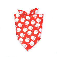 Cargar imagen en el visor de la galería, Pañoleta perro triangular navidad roja viejo pascuero - Perros Unidos